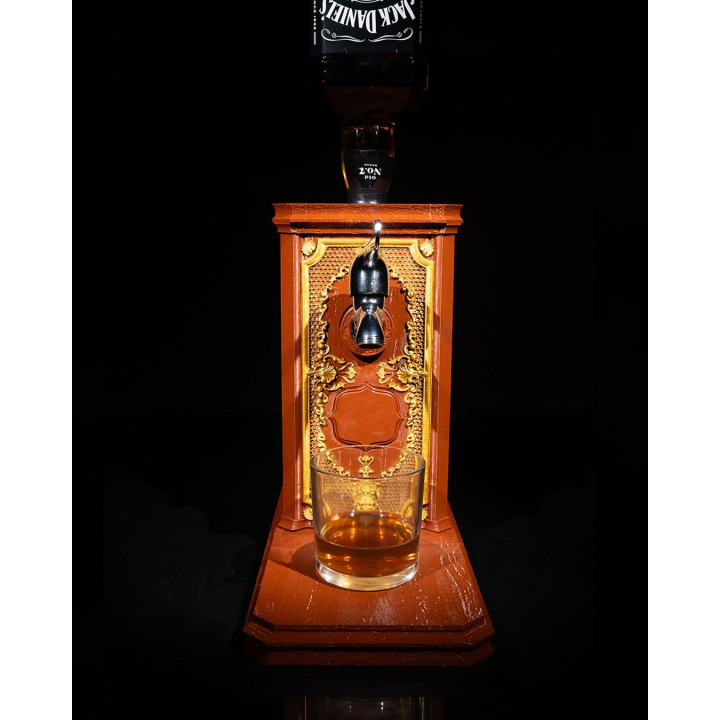 Distributeur De Whisky Baroque – Style Chêne Vieilli & Ornements Dorés