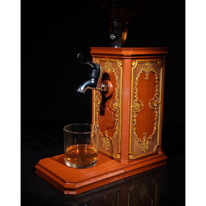 Distributeur De Whisky Baroque – Style Chêne Vieilli & Ornements Dorés