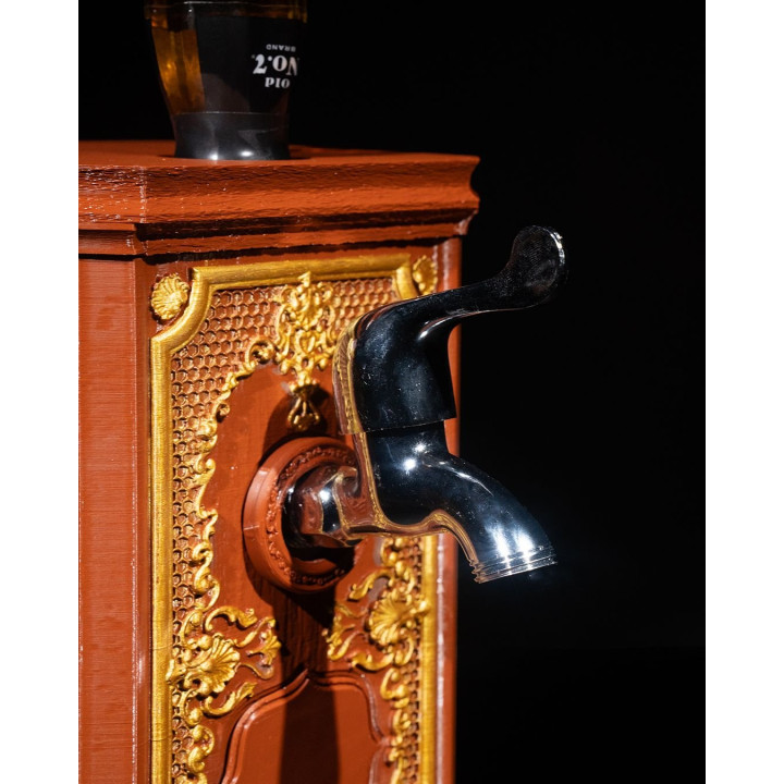 Distributeur De Whisky Baroque – Style Chêne Vieilli & Ornements Dorés