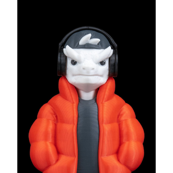 Korbr'Anul "Bryan" – Figurine Démon Streetwear Avec Casque