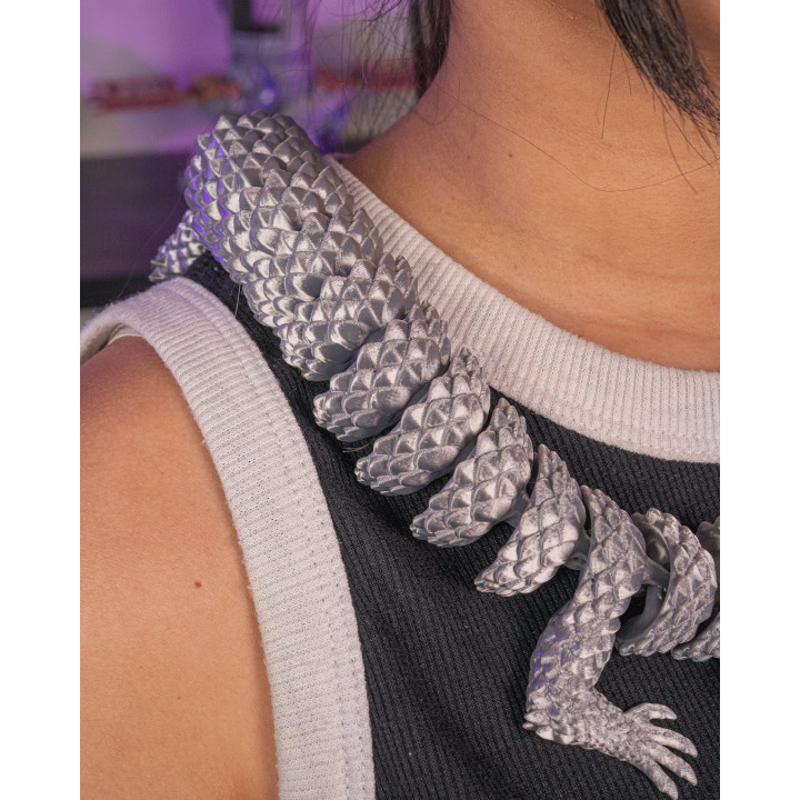 Collier Dragon Wyrm Embrace – Serpent Draconique Articulé