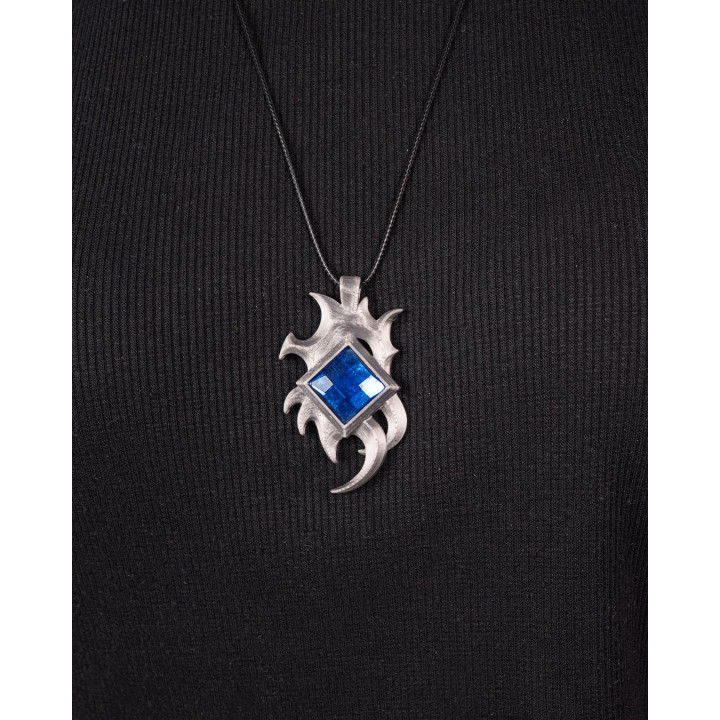 Pendentif Arcane Core – Bijou Fantastique Avec Gemme Bleue