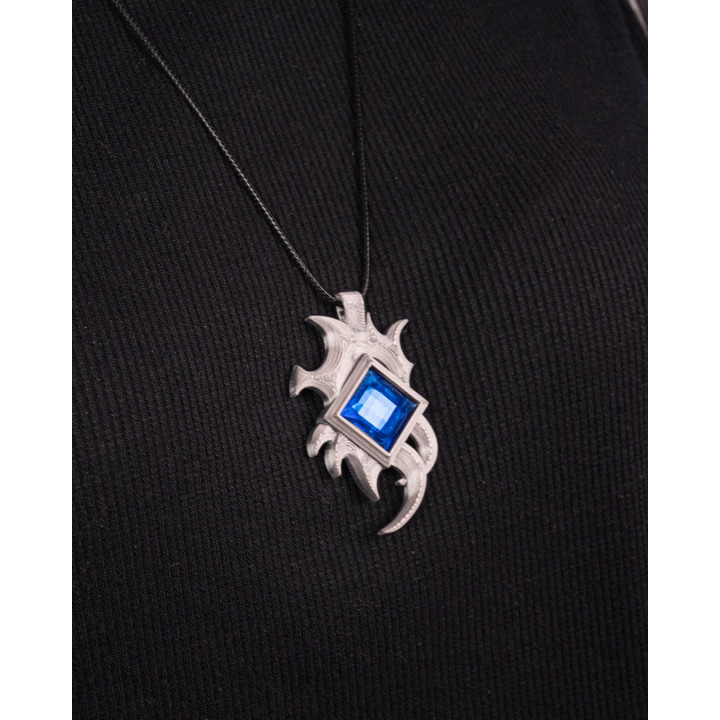 Pendentif Arcane Core – Bijou Fantastique Avec Gemme Bleue