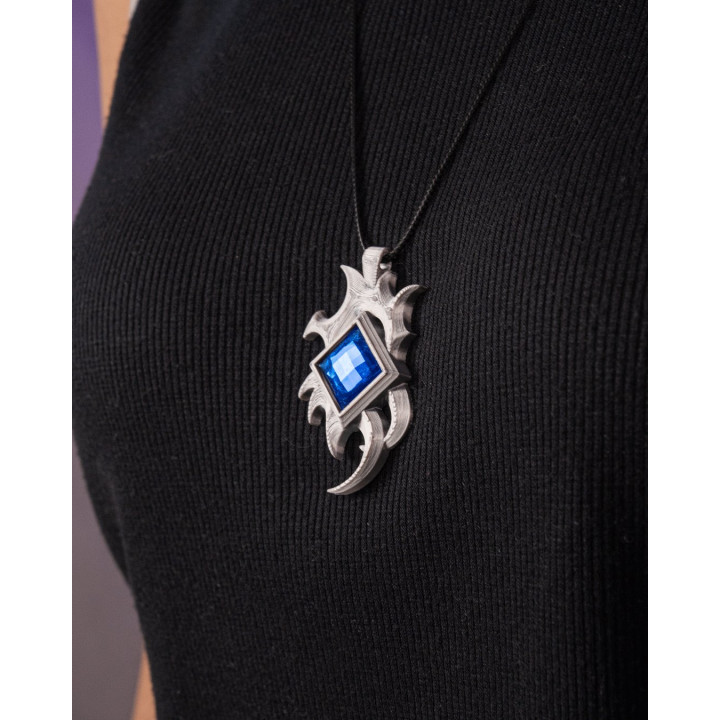 Pendentif Arcane Core – Bijou Fantastique Avec Gemme Bleue