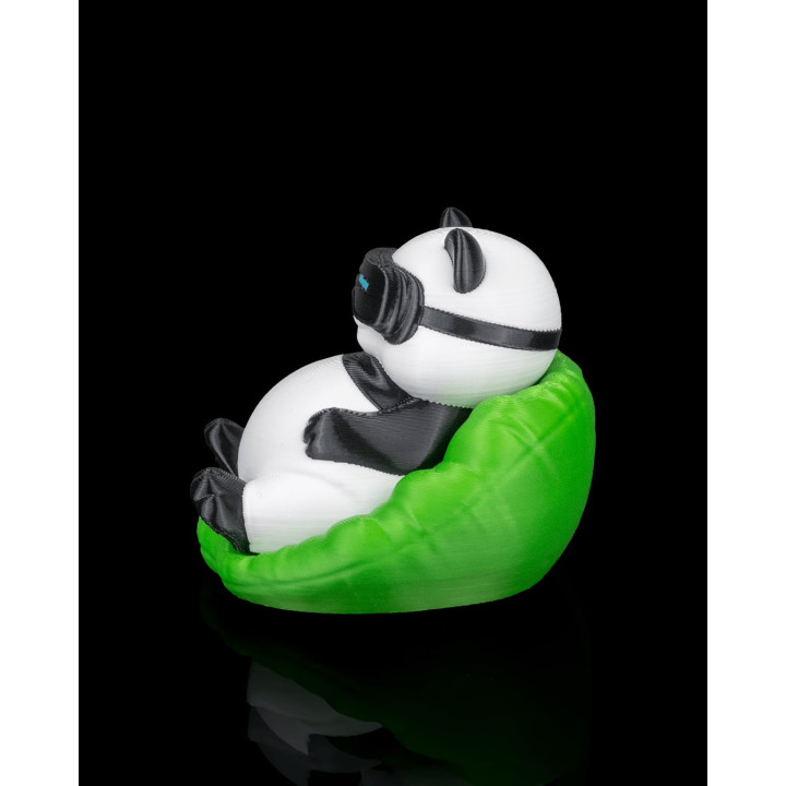 Chubby Panda – Figurine Panda Dodu Avec Lunettes Vr Sur Coussin