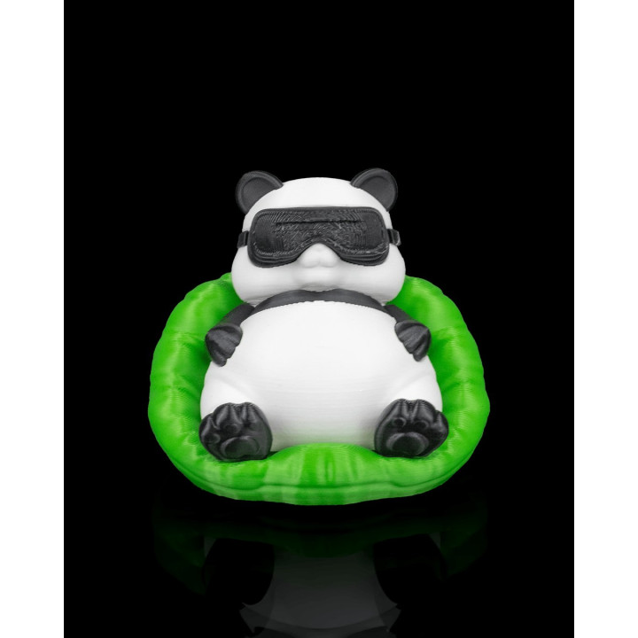 Chubby Panda – Figurine Panda Dodu Avec Lunettes Vr Sur Coussin