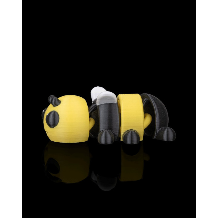 Breezy Bee – L'Abeille Paresseuse Qui Fait Craquer Tout Le Monde