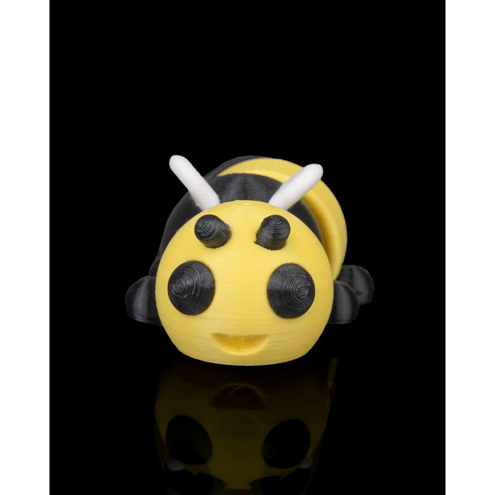 Breezy Bee – L'Abeille Paresseuse Qui Fait Craquer Tout Le Monde